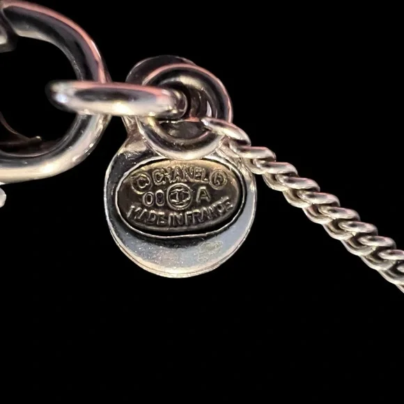 CHANEL Silver Necklace with Clover Rhinestone Pendant - Picture 7 of 8